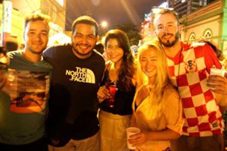 Estrangeiros curtem noite em Manaus e falam bem da cidade (Foto: João Paulo Maia)