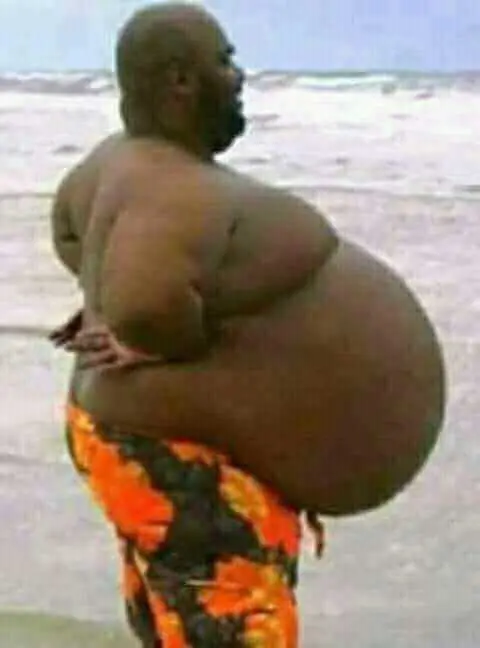 Um homem sem barriga é um homem sem história. Esse é uma enciclopédia kkkkkk