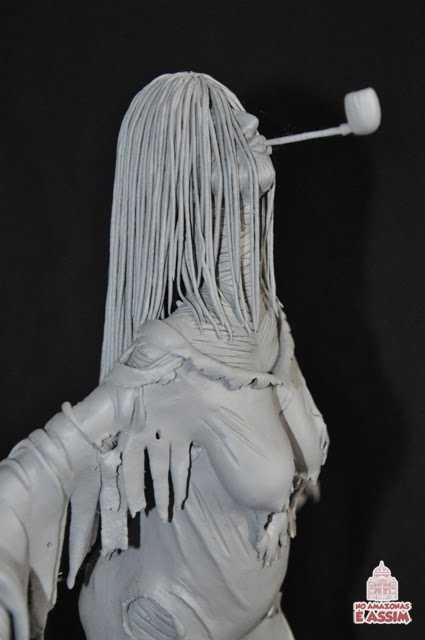 Matinta Perera com Cachimbo - Escultura em epóxi por Nelson Nabiça