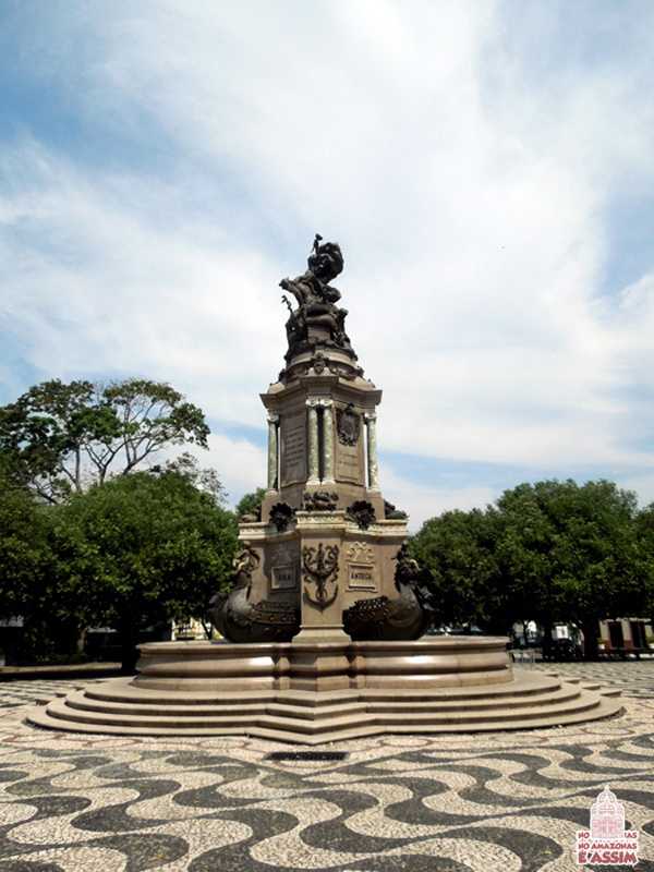 Monumento à Abertura dos Portos no Largo São Sebastião foto : Marcus Pessoa