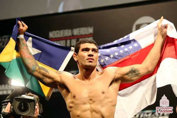 Braga Neto se emociona e finaliza luta em menos de dois minutos no UFC Foto: Inovafoto / Divulgação