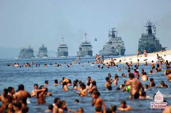 Marinha Brasileira chega em Manaus para parar os manifestantes