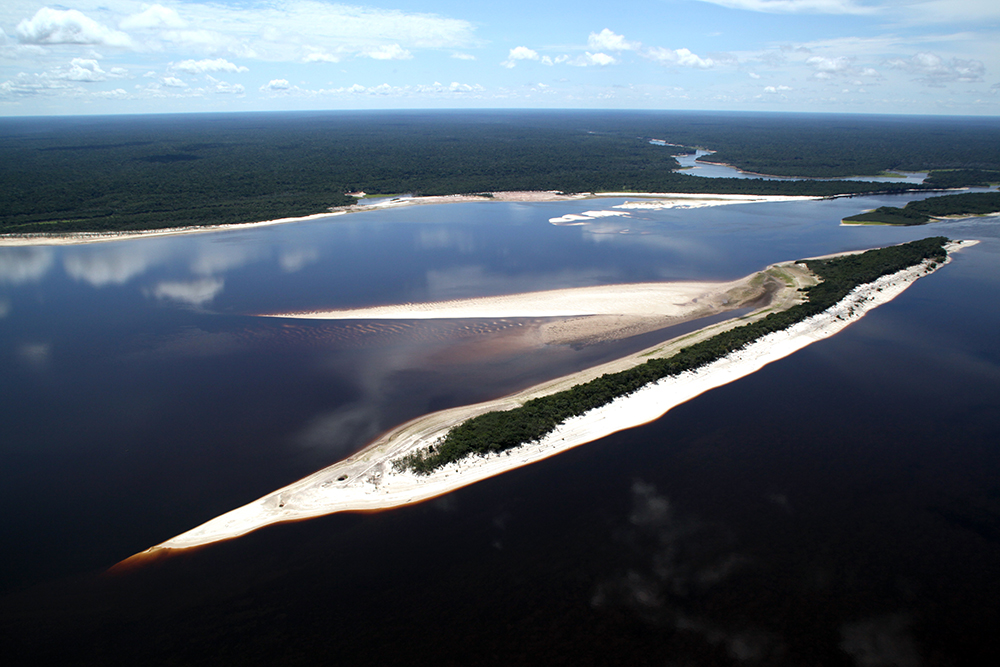 Novo Airão tem inúmeras praias, que se formam com a vazante do rio. / Foto: José Rodrigues