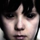 As lendas urbanas com 8 supostas crianças paranormais com olhos negros