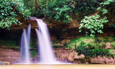 Conheça a Cachoeira da Pedra Furada