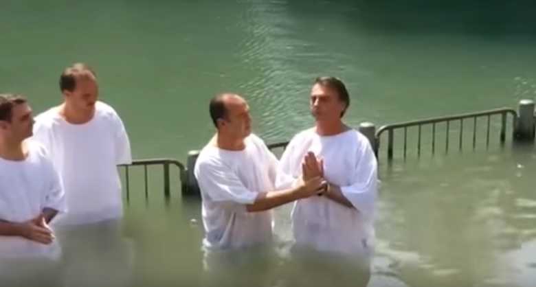 Bolsonaro é batizado em Israel enquanto acontecia votação do impeachment
