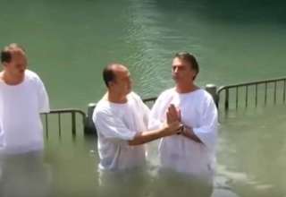 Bolsonaro é batizado em Israel enquanto acontecia votação do impeachment