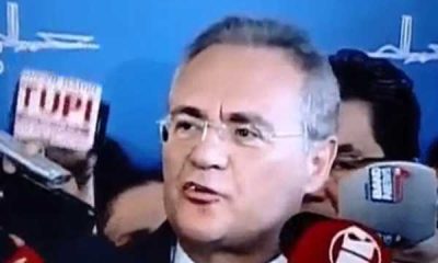 Dente de Renan cai durante entrevista no intervalo do Impeachment