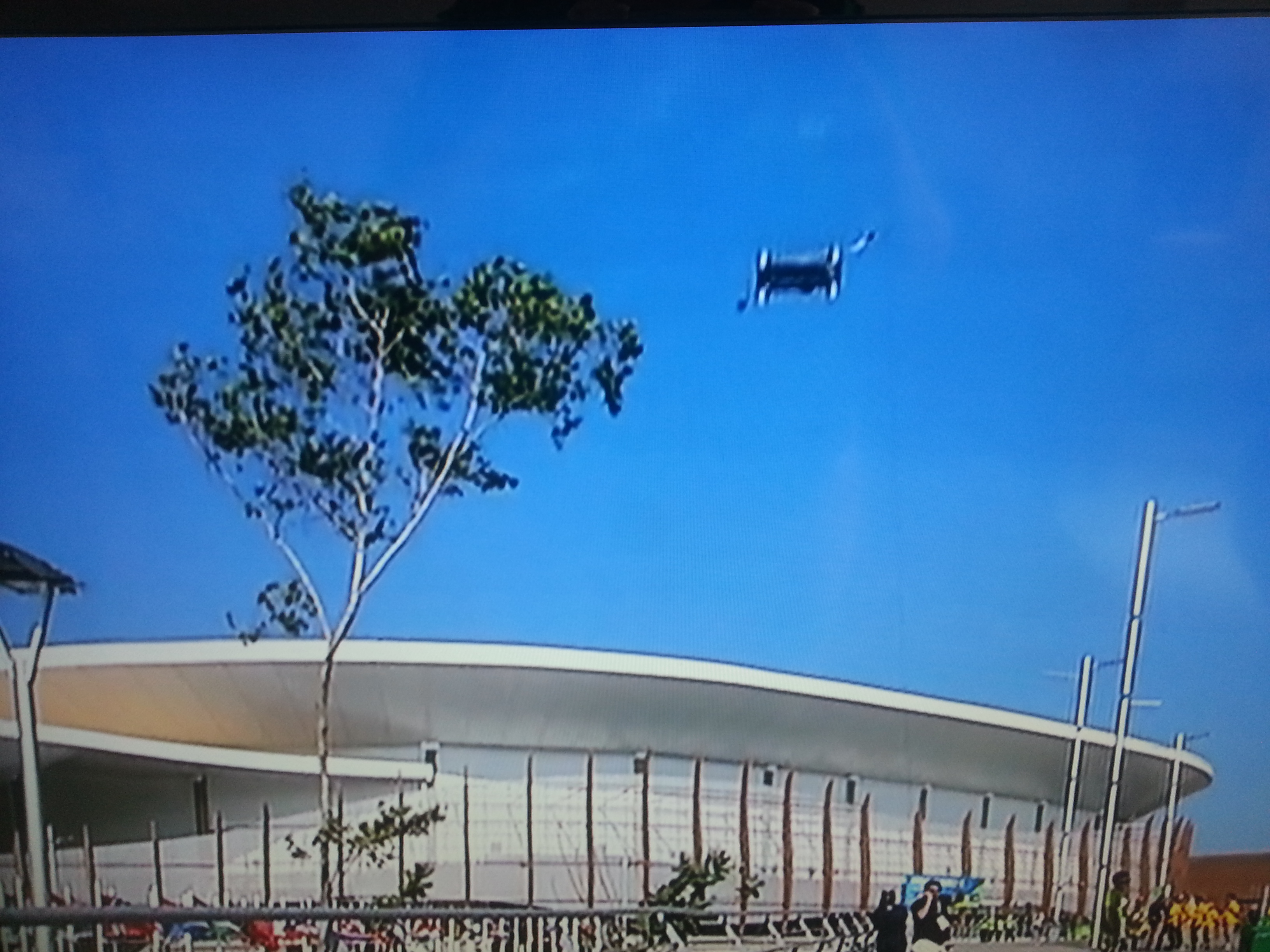 Câmera suspensa despenca e atinge pessoas em Parque Olímpico no Rio