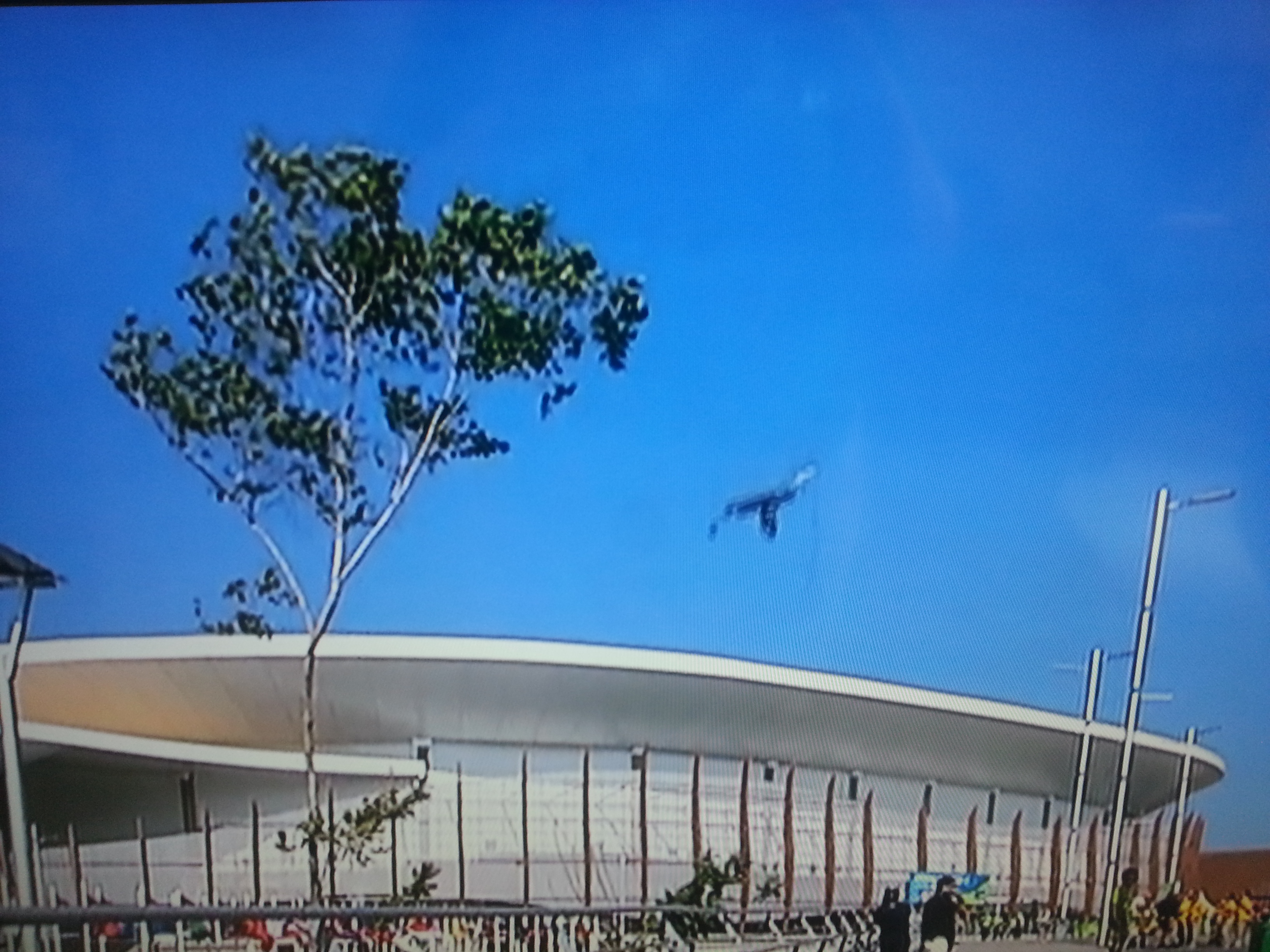 Câmera suspensa despenca e atinge pessoas em Parque Olímpico no Rio