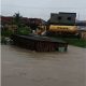 Durante temporal casas são arrastadas pela correnteza em Manaus