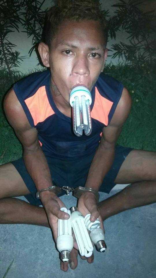 Homem é flagrado roubando lâmpadas na rua Delfim / Divulgação