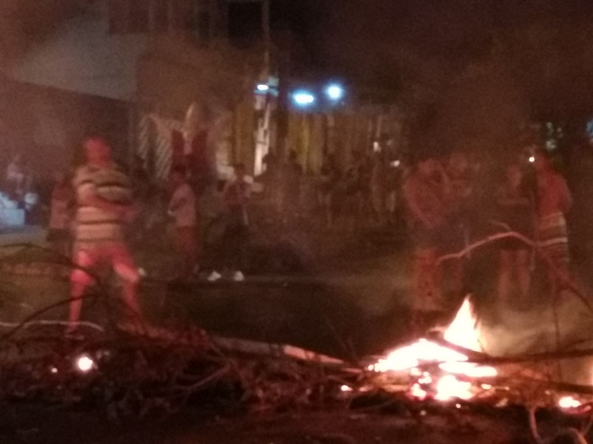 Moradores do Conjunto João Paulo 2 incendeiam e fecham trecho de avenida / Foto : Éder Serrão