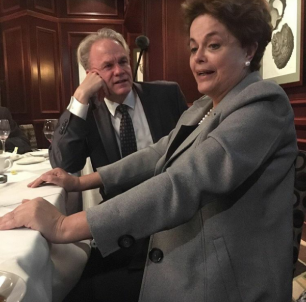 James N Green olhado apaixonado para a Dilma Rousseff / Divulgação