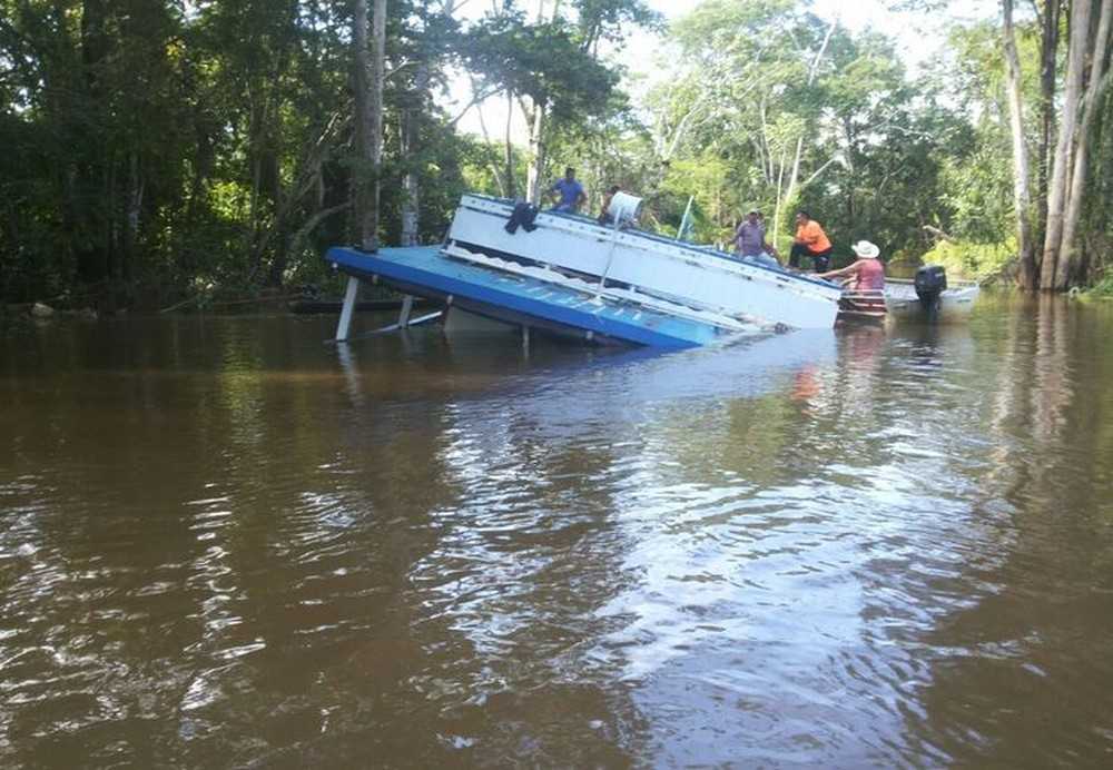A embarcação afundou em Boa Vista do Ramos, no Amazonas - Imagem: Divulgação