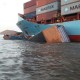 Navio carregado de containers colide com balsa no Rio Amazonas