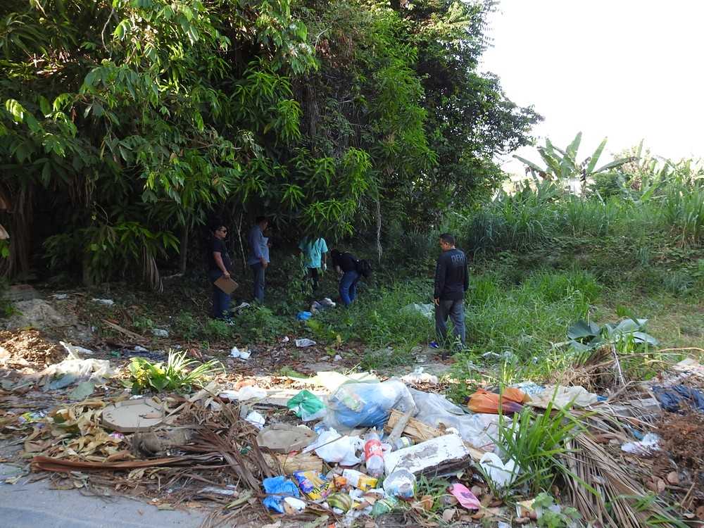 Corpo foi achado em terreno baldio na Zona Norte de Manaus (Foto: Adneison Severiano/G1 AM)