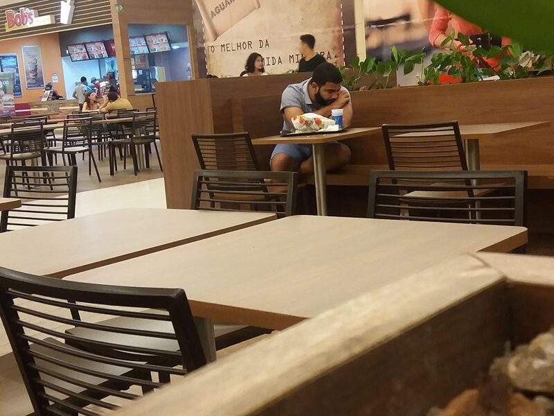 Jovem marca encontro em Shopping e a história termina de forma inusitada em Manaus