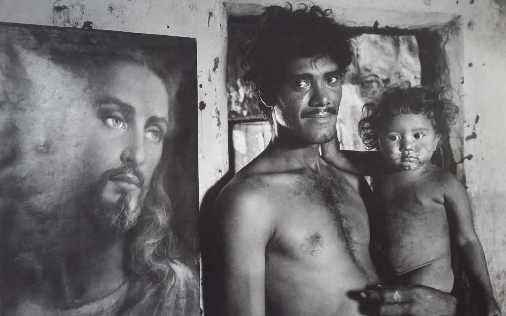 “Movimento Sem Terra” reúne imagens do fotógrafo mineiro Sebastião Salgado / Divulgação