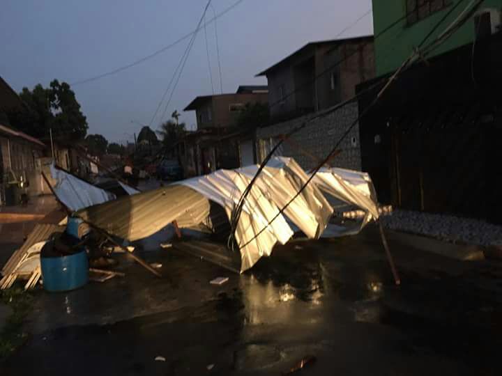 Forte temporal causa destruição em Manaus - Imagem: Via Whatsapp