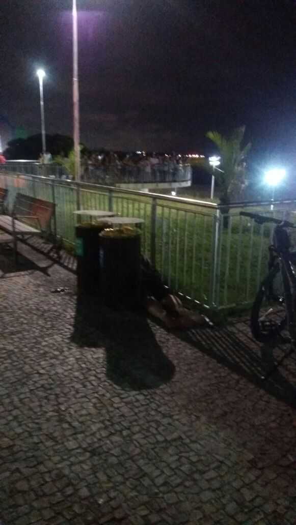 Tiroteio na Ponta Negra deixa um homem morto e outro gravemente ferido - Imagem: Via Whatsapp
