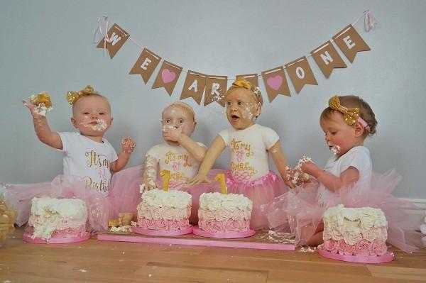 Mãe faz bolo de aniversário com réplicas em tamanho real das filhas / Foto : Reprodução