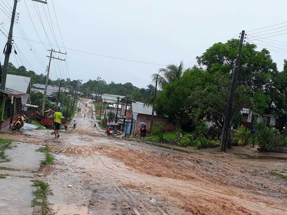 calamidade das ruas do bairro  Agropalm em Benjamin Constant / Foto : Reprodução Facebook