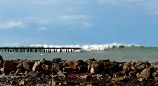 Pequenos vídeos do mini tsunami que atingiram Fortaleza pelo final da tarde na Avenida Beira Mar e Orla da Cidade
