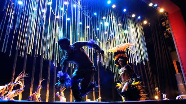 Boi Caprichoso leva sabedoria popular, raízes e cultura parintinense ao Teatro Amazonas