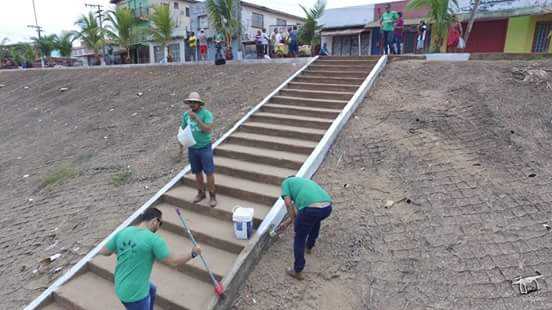 Amigos de Boca do Acre promovem mutirão de limpeza na Orla de Boca do Acre / Fotos : Isaías Silva Brito
