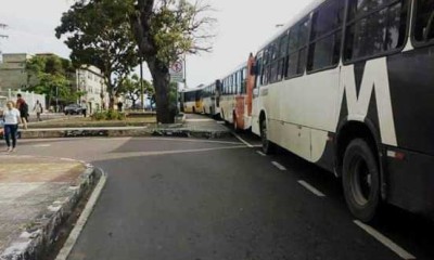 Rodoviários do transporte público fazem manifestação no T1 em Manaus