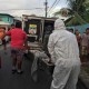 VÍDEO: Funcionário do IML é flagrado jogando roupas contaminadas em igarapé, em Manaus