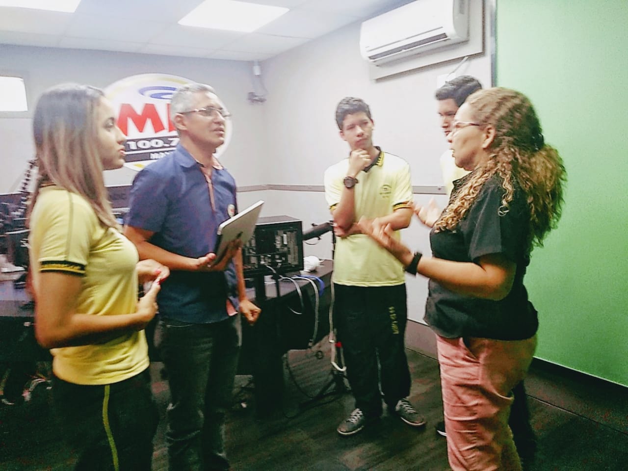 Visita à Rádio Mix FM Manaus. / Foto: Divulgação