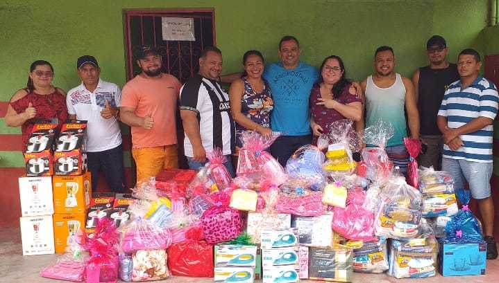 Dia das Mães: Amigos do Marcelo da Civil distribuem presentes para mães em Itapiranga - AM