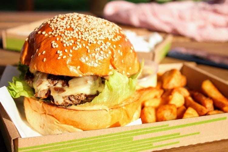 Burger Artesanal / Foto : Unplash 