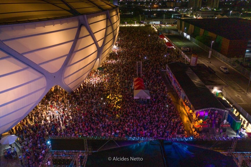 Banda do DJ Evandro Jr. levou 60 mil pessoas para a Arena da Amazônia / Foto : Alcides Netto