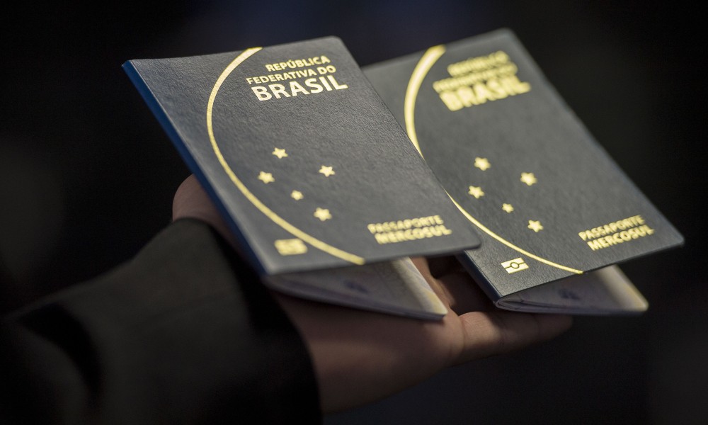 Plantão da Defensoria consegue autorização da Justiça para emissão de passaportes para adolescentes