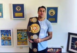Popó vai leiloar cinturão de campeão mundial para ajudar em meio à crise do novo coronavírus