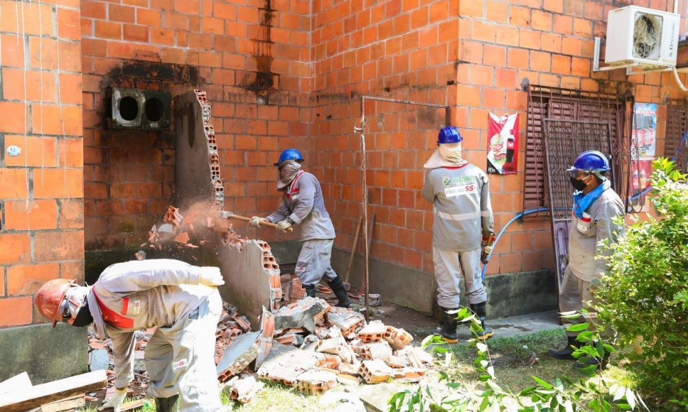 Governo do Amazonas realiza remoção de construções irregulares em residencial do Prosamim