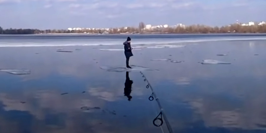 Homem "pesca" menino para resgatá-lo em rio