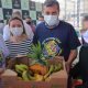 Governador Wilson Lima entrega alimentos para alegrar o Dia das Mães no bairro Raiz