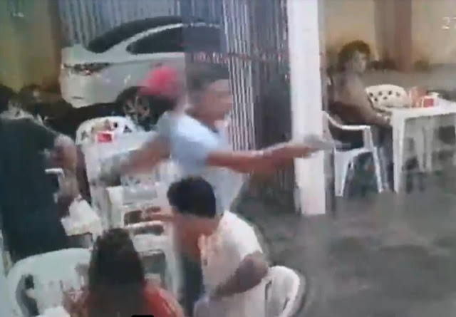 Video: Homem luta com criminosos em lanchonete no Santo Antônio