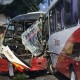 Vídeo: Grave acidente entre micro-ônibus deixa motorista preso nas ferragens; Cenas fortes