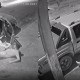 Vídeo : Câmera flagra momento em que homem abandonando corpo de mulher ensanguentado logo após ela ser esfaqueada
