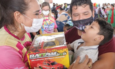 "Doe um Brinquedo e Ganhe Sorrisos": primeira-dama, Taiana Lima, realiza entrega de doações de brinquedos em Boa Vista do Ramos