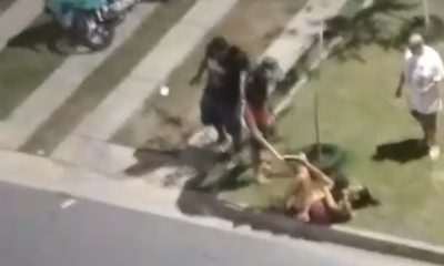 Vídeo: Com bebê no colo, mulher é espancada a pauladas em Conjunto de Manaus