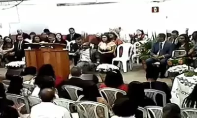 Vídeo: Pastor passa mal em igreja e morre enquanto cantava 'não deixe um soldado ferido morrer'