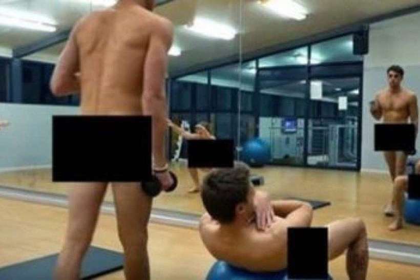 Chega ao Brasil a academia que permite malhar peladão, horários de treino estão bem disputados.