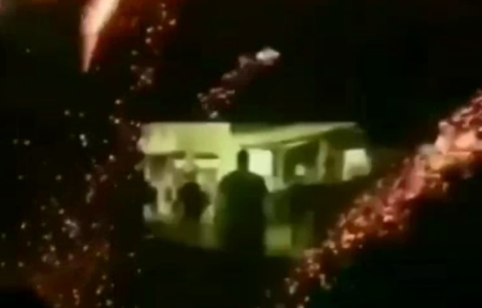 Vídeo: Fãs soltam fogos de artifício dentro de cinema após filme de Homem-Aranha 3 ?