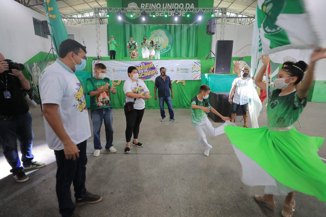 Neste sábado, oito escolas de samba de Manaus abriram suas quadras para vacinar a população / Foto: Diego Peres/Secom